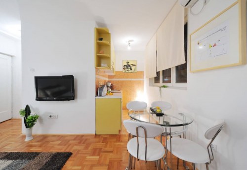 Apartmani Beograd | Sa parkingom | Apartman A15 - Trpezarija sa pogledom na kuhinju