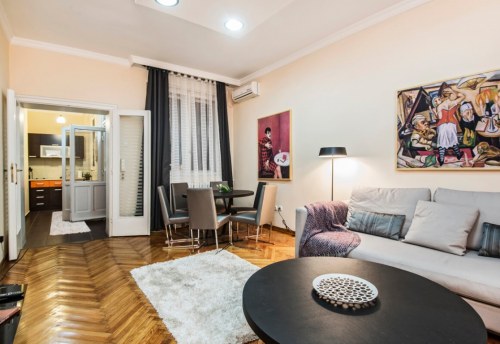 Apartmani Beograd | Apartman A18 | Pešačka zona - Dnevni boravak i pogled na kuhinju
