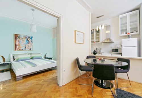 Apartmani Beograd | Apartman A9 | Strogi centar Kalemegdan - Trpezarija, kuhinja i pogled na spavaću sobu