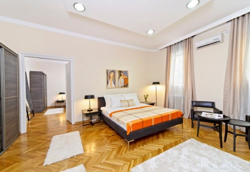 Apartmani Beograd | Apartman A20 | Strogi centar Knez Mihailova - Prva spavaća soba i pogled na drugu spavaću sobu