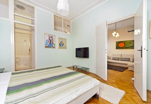 Apartmani Beograd | Apartman A9 | Strogi centar Kalemegdan - Spavaća soba i pogled na dnevni boravak