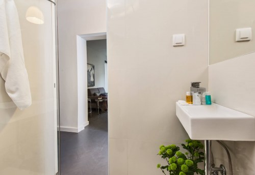 Beograd jednosobni apartmani na dan apartman A10 - ulaz u kupatilo
