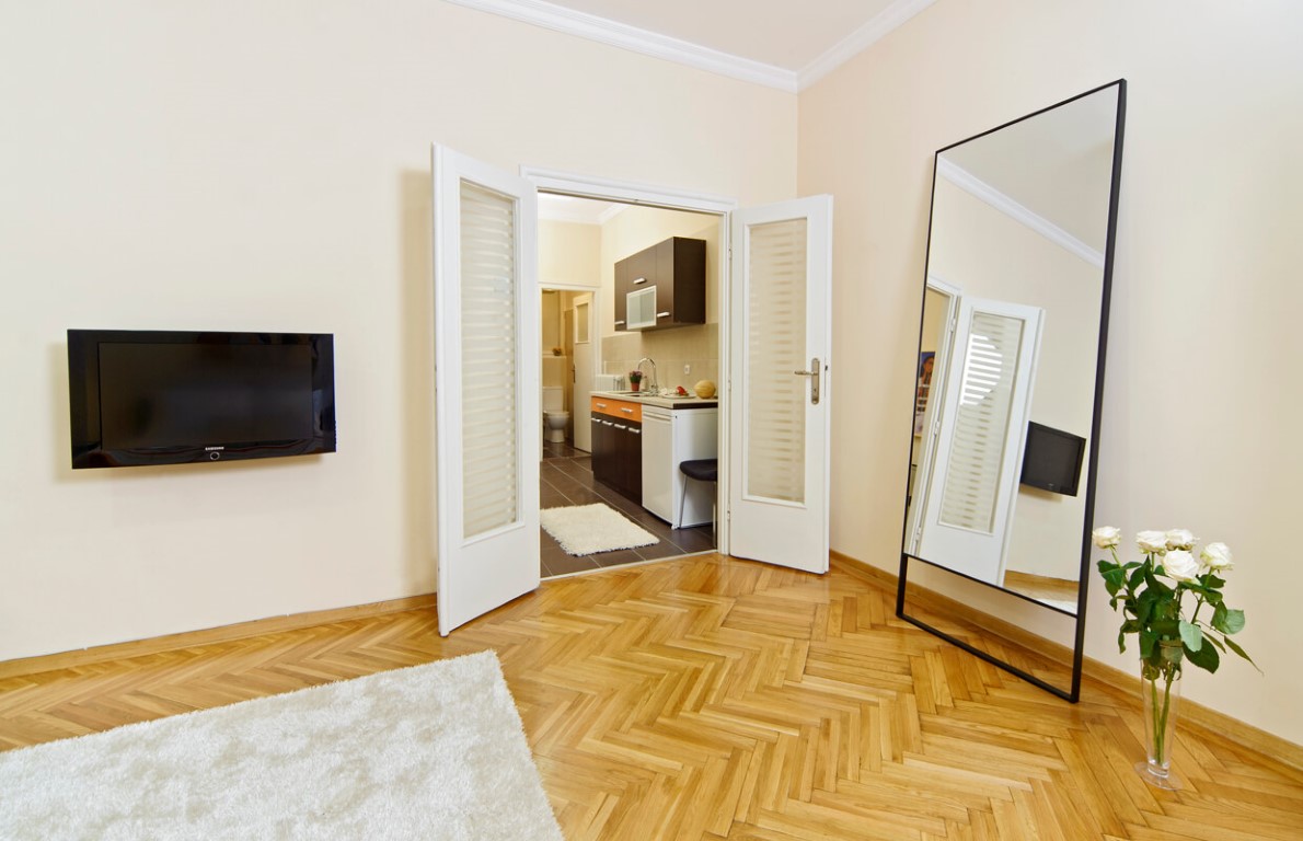 Apartmani Beograd | Apartman A20 | Strogi centar Knez Mihailova - Prva spavaća soba i pogled na kuhinju