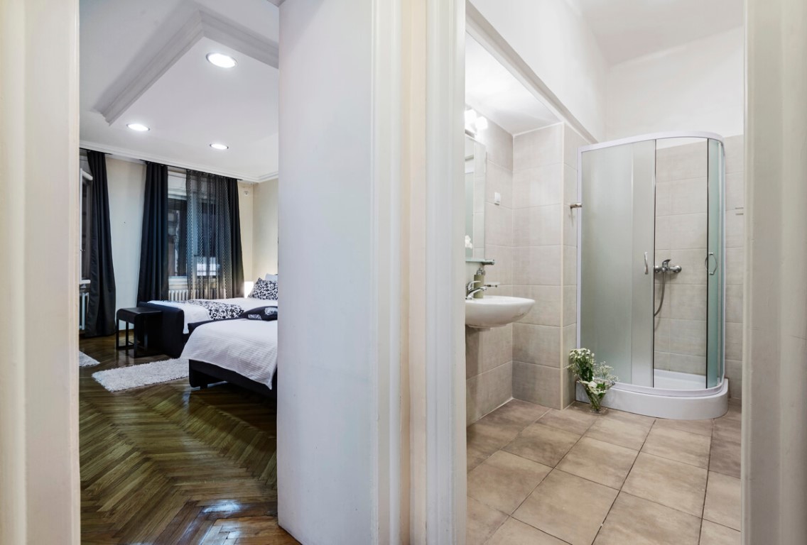 Apartmani Beograd | Apartman A18 | Pešačka zona - Pogled na spavaću sobu i kupatilo