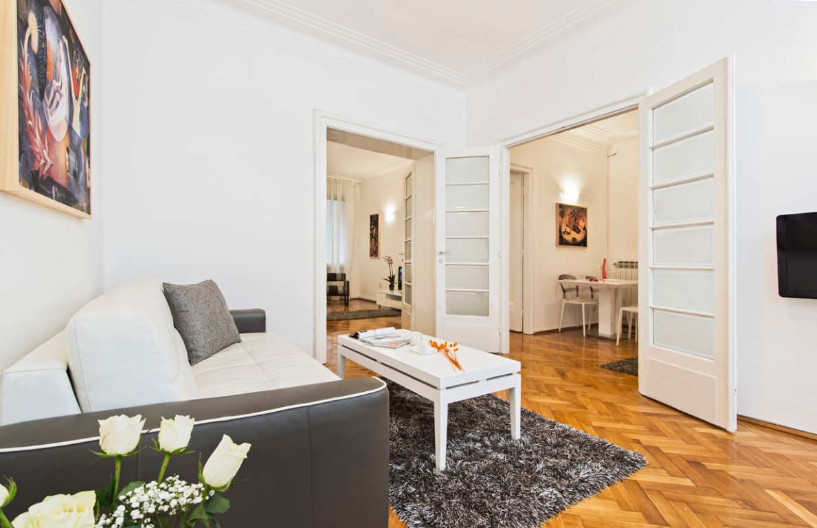 Apartmani Beograd | Strogi centar | Apartman A21 - Dnevni boravak sa pogledom na spavaću sobu i trpezariju